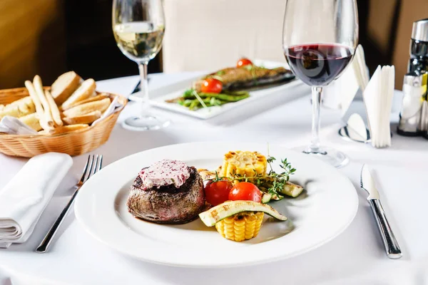 Steak Grilled Vegetables Table — Stock Photo, Image