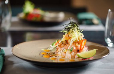 Tartar restoranda balık, yakın çekim