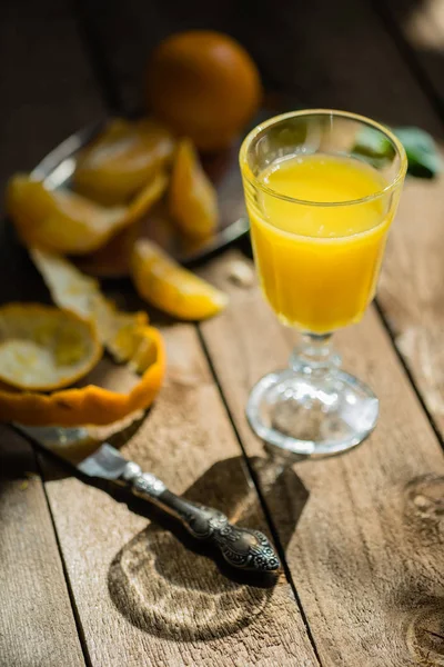 Χυμό Πορτοκαλιού Στο Τραπέζι Κοντινό Πλάνο — Φωτογραφία Αρχείου