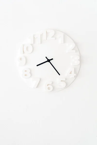Weiße Uhr Der Wand Nahaufnahme — Stockfoto