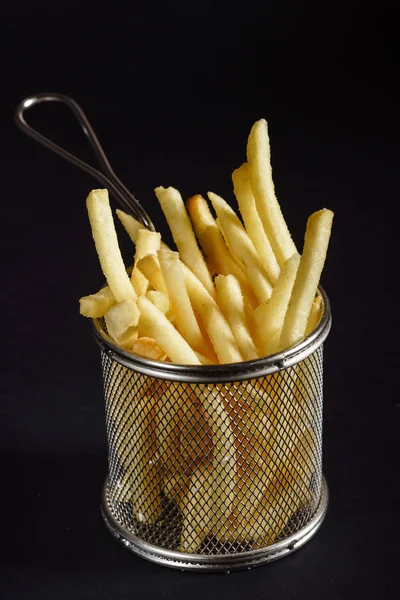 Batatas Fritas Fundo Preto Close — Fotografia de Stock