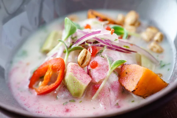 Plato Con Salmón Mango Primer Plano —  Fotos de Stock