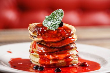 berry soslu krep yakın çekim