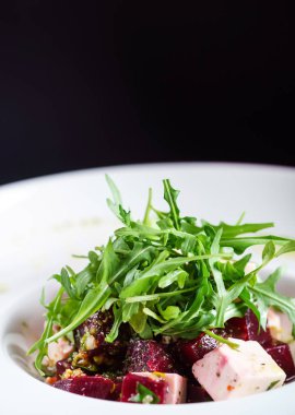 salata ile tofu ve kırmızı pancar, yakın çekim