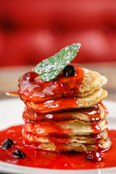 Pancakes Berry Sauce Close — Stock Photo, Image