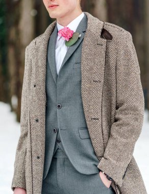 Çiçekli zarif damat