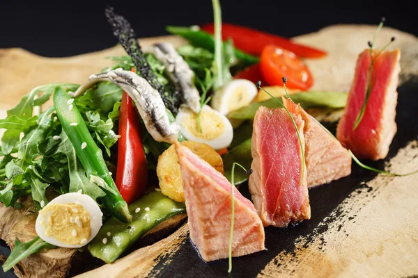 Taze Ton Balığı Salatası Yakın Çekim — Stok fotoğraf