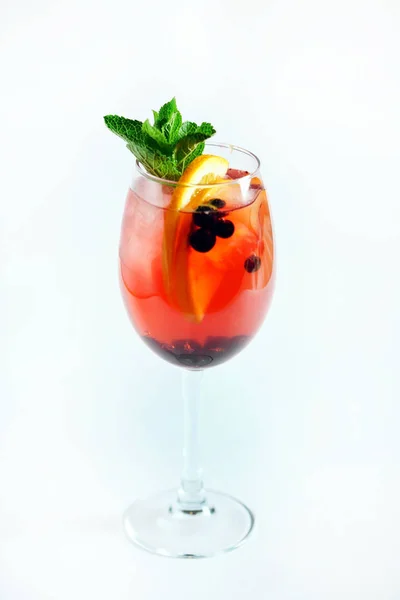 Cocktail Estivo Con Bacche Vicino — Foto Stock