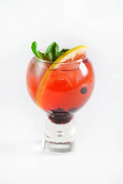 Cocktail Verão Com Bagas Close — Fotografia de Stock