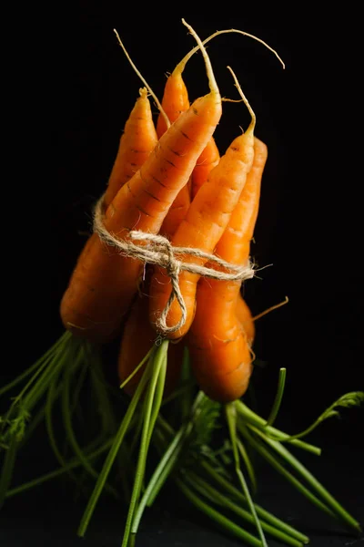 Färska Morötter Svart Bakgrund Närbild — Stockfoto