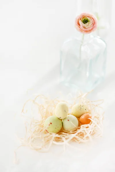 Concepto Pascua Con Huevos Chocolate Decoración —  Fotos de Stock