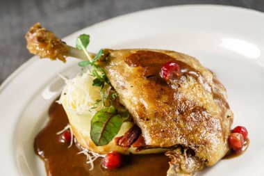 Kızılcık soslu tavuk, yakın çekim