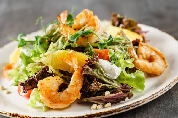 Fresh Salad Shrimps Close — Stock Photo, Image
