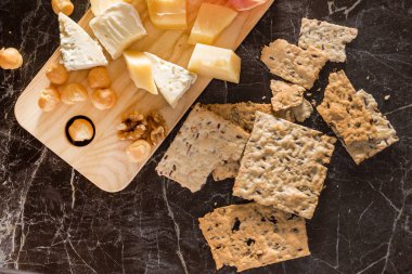 aperatifler ve peynir, kapat