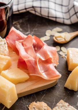 aperatifler ve peynir, kapat