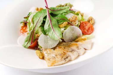 Tavuklu salata, yakın çekim.