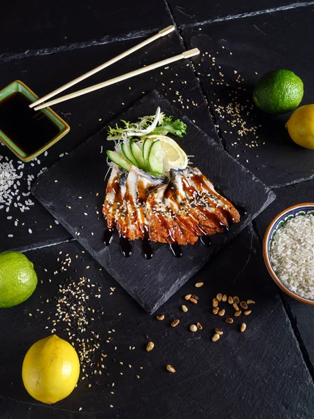 yılan balığı sashimi limon, yakın çekim