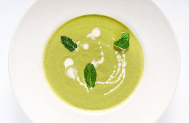 Brokoli kremalı çorba, yakın çekim.