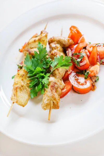 チキンと野菜の串焼き クローズ アップ — ストック写真