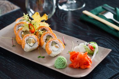 lezzetli suşi restoranında, yakın çekim