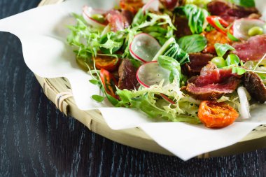 sebze ile Dana, yakın çekim