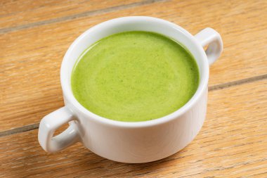 bezelye kremalı çorba, yakın çekim