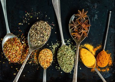 baharat kaşık üzerinde kapat