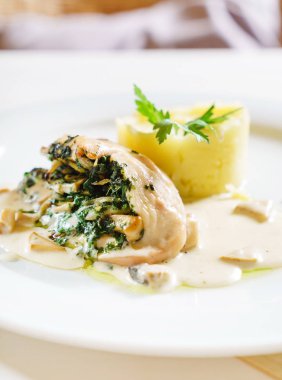 patates püresi, tavuk dolması yakın çekim