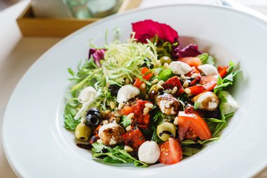 Mozzarella peyniri, salata yakın çekim