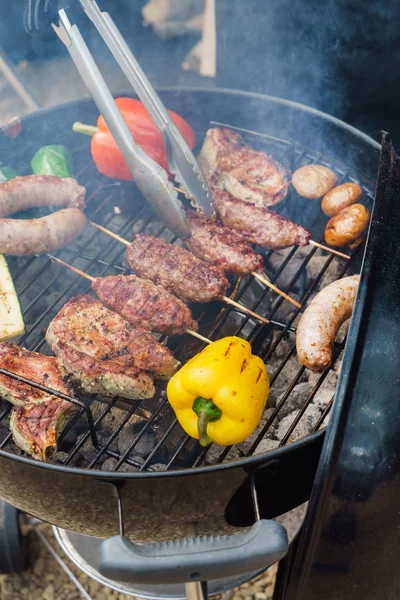 Carne Grelhada Com Legumes Close — Fotografia de Stock