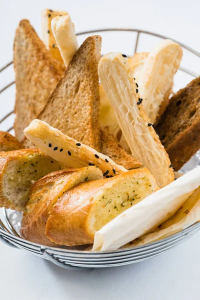 Frisches Brot Korb Nahaufnahme — Stockfoto