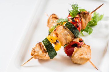 ızgara tavuk kebabı, yakın