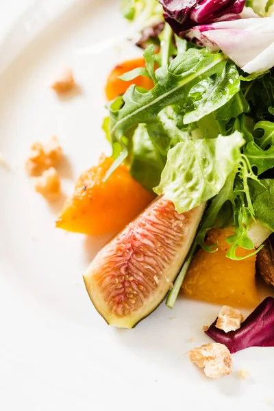Fresh Salad Fig Persimmon Close — Stock Photo, Image