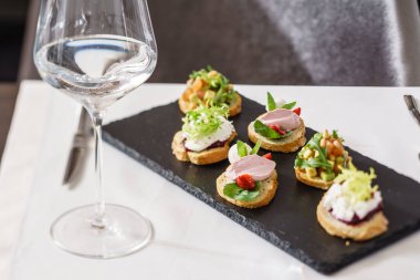 kanepe, farklı tür yakın çekim