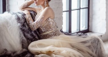 genç güzel bir gelin kılığında