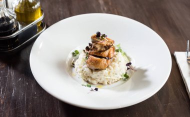 Risotto ördek ve mantarlı, yakın çekim