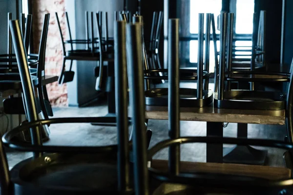 バーに空の椅子 インテリア — ストック写真