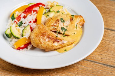 pirinç ve sebze ile tavuk, yakın çekim