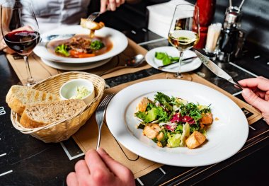 akşam yemeği restoranda, yakın çekim