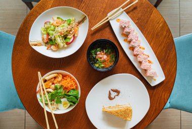 Kafede Asya seti, kapatın.