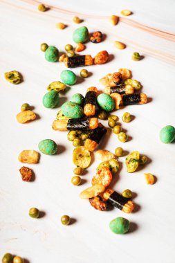 Japon aperatifleri masanın üstünde.