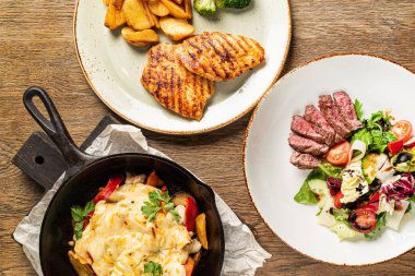 restoranda yemek takımı Kapat