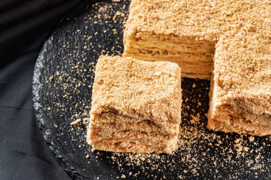 Ballı ve fındıklı geleneksel Noel pastası