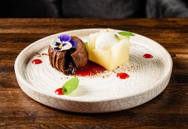 Dondurmalı çikolatalı pasta.