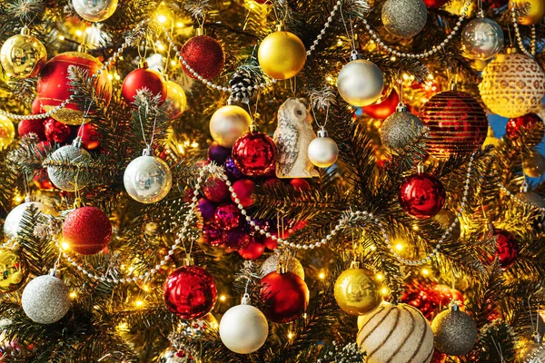 Albero Natale Con Palline Rosse Dorate — Foto Stock