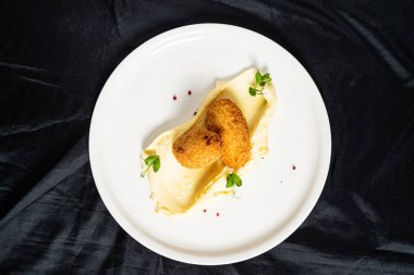 Tavuk göğsü patates püresi ile