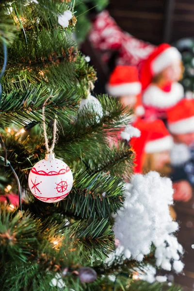 飾り木とクリスマスの時間 — ストック写真