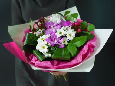 Ellerinde güzel bir buket