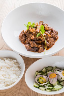 Pirinçli biftek, yakın çekim.