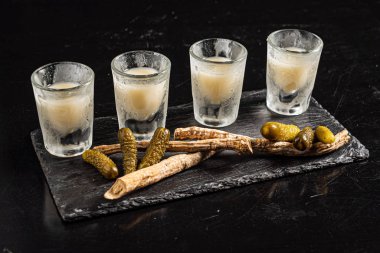 Buzlu içkiler siyah üzerine.